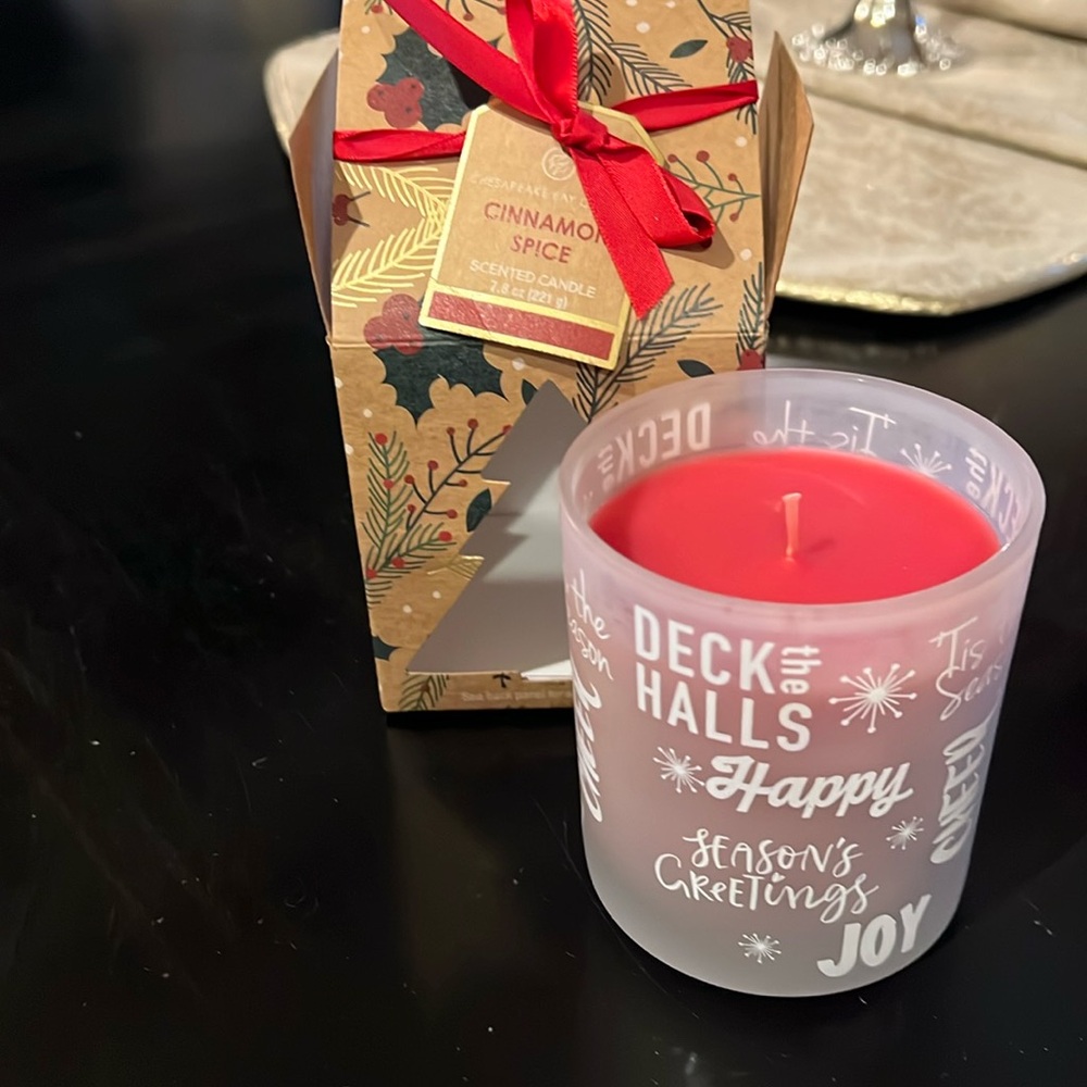 NWT Cinnamon Spice candle by Chesapeake Bay Candle. 7.8 oz.